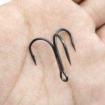 100pcs 35647 High Carbon Steel Treble Fishing Hooks Black Small Round Bent Triple Hard Lure Spoon Fishhook Size 2 4 6 8 10 12 14